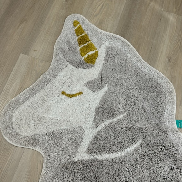 Pillowfort Unicorn bath mat white grey gold horn in euc like new have 4 total - Picture 2 of 8